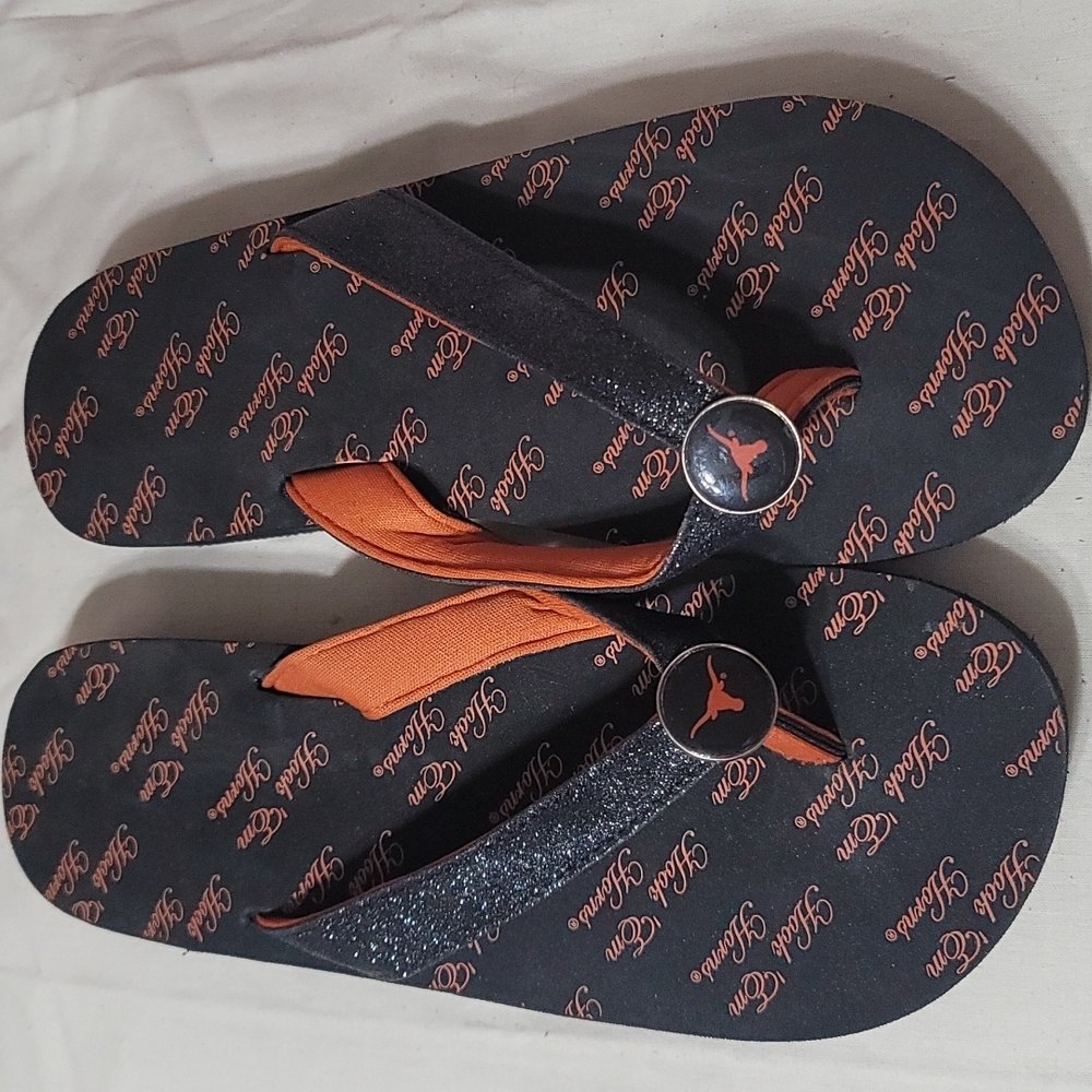 Hook'Em Horns Flip-flops